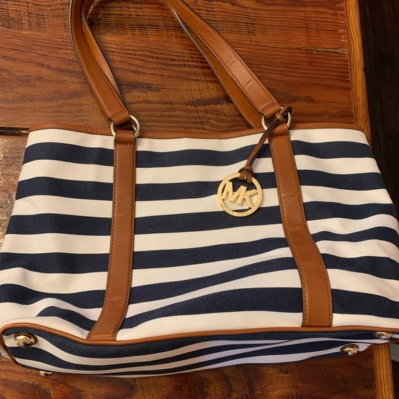 Michael Kors navy/white bag - Picture 1 of 3
